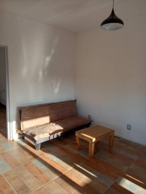 Comoda Casa Con Jardin En Колония дел Сакременто Екстериор снимка