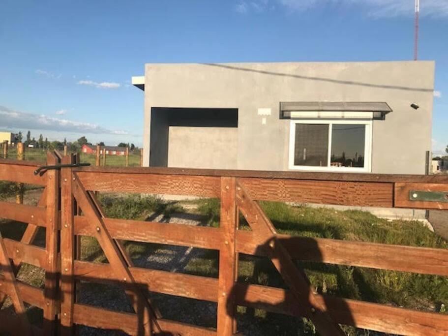 Comoda Casa Con Jardin En Колония дел Сакременто Екстериор снимка