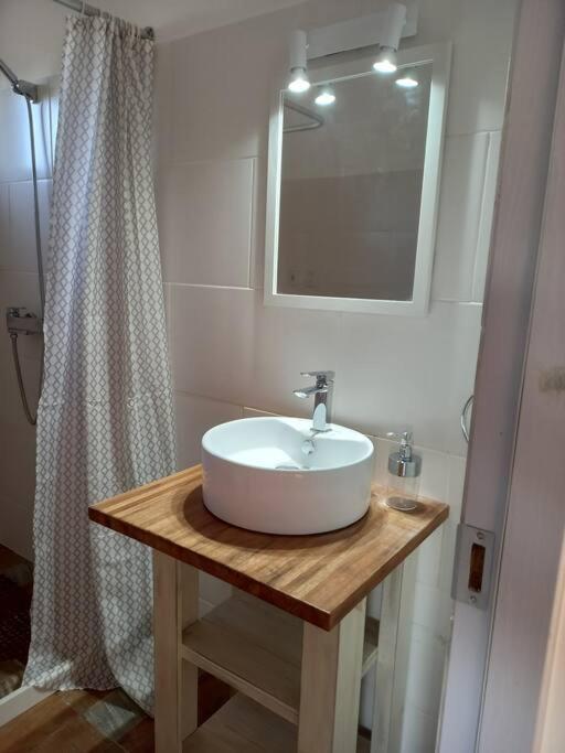 Comoda Casa Con Jardin En Колония дел Сакременто Екстериор снимка